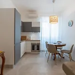 Central Luxury Apartment - Colosseo 10 Min